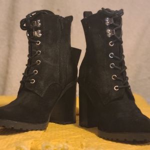 Forever 21 size 9 black booties